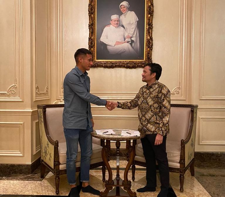 Raphael Maitimo Resmi Berseragam Barito Putera